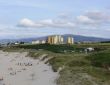As "torres" a pé da praia de Llas / Foto: Antía Rodríguez