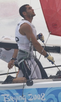 Antón Paz retocando as velas durante os últimos Xogos Olímpicos
