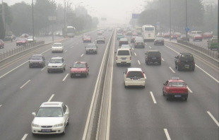 A principal v&iacute;a de contaminaci&oacute;n das cidades &eacute; a do tr&aacute;nsito de veh&iacute;culos