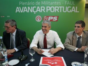 Jos&eacute; S&oacute;crates, no centro