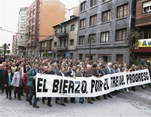 Manifestaci&oacute;n do ano 2000 pola chegada do TAV ao Bierzo