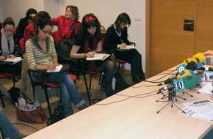 Varias xornalistas nunha conferencia de prensa. Foto: CIG