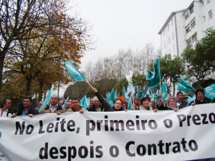 O Sindicato Labrego Galego amosouse dende un comezo contrario aos contratos homologados se non inclu&iacute;an un prezo m&iacute;nimo