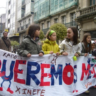 A manifestaci&oacute;n do &uacute;ltimo 17 de maio discorreu baixo o lema: "Polo dereito a vivirmos en galego"