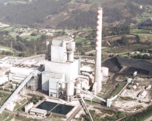 Vista a&eacute;rea da t&eacute;rmica de Meirama