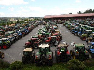 En Compostela, a gran tractorada celebrarase o martes, cando os vehículos transiten pola cidade / Imaxe. SLG