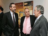 Jove, entre o conselleiro de Economía, Fernández Antonio, e o daquela xerente de Citröen, Javier Riera