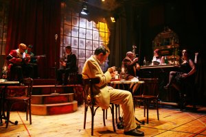 Mellor texto, m&uacute;sica, escenograf&iacute;a, luz e vestiario para 'Imperial, caf&eacute; cantante'