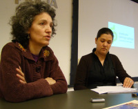 Lidia Senra e Isabel Vilalba, durante a intervenci&oacute;n do SLG