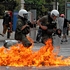 Tres mortos en Grecia logo de arder un banco supostamente por un c&oacute;ctel molotov