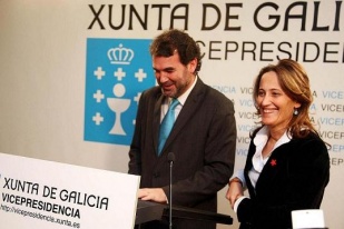 Anxo Quintana e Teresa T&aacute;boas nunha rolda de prensa, esta cuarta feira, onde defenderon as pol&iacute;ticas de vivenda e de servizos sociais