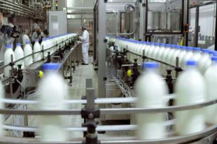 Administraci&oacute;n e sindicatos asinantes culpan &aacute; industria da falta de implantaci&oacute;n dos contratos homologados