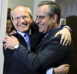 A posici&oacute;n oficial do partido &eacute; contraria a contar cun grupo propio en Madrid. Na imaxe, Jos&eacute; Montilla e Celestino Corbacho