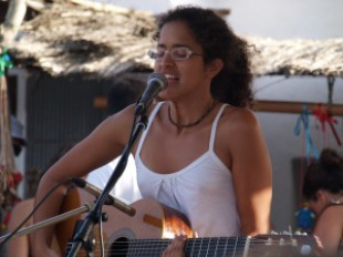 Aline Fraz&atilde;o e C&eacute;sar Herranz po&ntilde;en m&uacute;sica e voz ao proxecto &ldquo;A mi&ntilde;a embala&rdquo;
