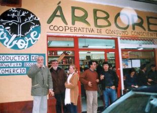 Local e tenda de &Aacute;rbore en Vigo / Foto: &Aacute;rbore