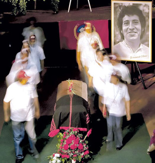 Chile r&eacute;ndelle homenaxe a Jara estes d&iacute;as co enterro que nunca puido ter