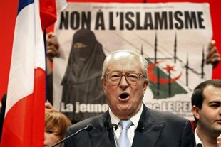 Le Pen, diante do cartel denunciado