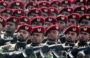 Desfile de soldados do Ex&eacute;rcito de Sri Lanka