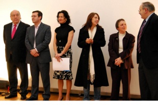 A conselleira de Cultura, Ánxela Bugallo, acompañada de varios membros do xurado