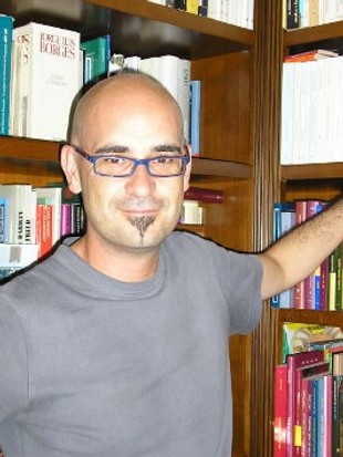 Francisco Castro v&eacute;n de publicar a s&uacute;a &uacute;ltima novela, 'As palabras da n&eacute;boa'