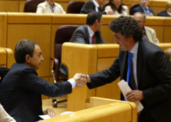 Zapatero comprometeuse a iniciar as negociaci&oacute;ns nestes dous meses