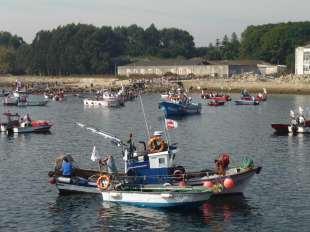 Imaxe dunha das manifestaci&oacute;ns mar&iacute;timas convocadas pola Confrar&iacute;a