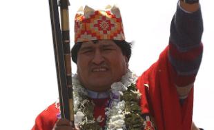Evo Morales na marcha ind&iacute;xena militar de Santa Cruz