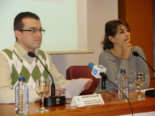 Carlos Callón e Alba Nogueira durante a presentación do informe