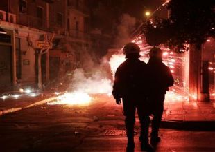 Durante a madrugada volveu haber enfrontamentos entre Polic&iacute;a e manifestantes