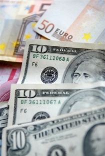 Coincidindo coa suba do petróleo, o euro tamén batiu a súa marca con respecto ao dólar