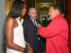 A modelo e o presidente venezolano
