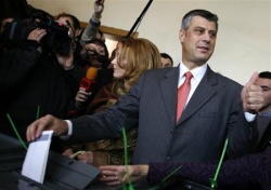 Hashim Tha&ccedil;i deber&aacute; liderar Cosova cara a independencia