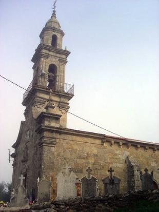 Igrexa da Porqueira, onde foi deixado o emblema español ardendo