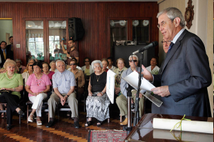 O presidente da Xunta, Emilio Pérez Touriño, nas instalacións da Sociedade Recreio dos Anciáns, en Río de Janeiro