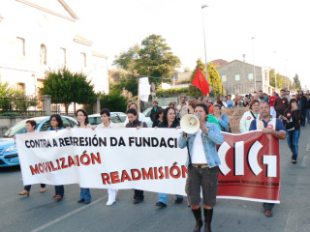 "A Deus rezando e co mazo dando", escoitouse berrar na manifestaci&oacute;n do pasado 28 de setembro en Chantada, &aacute;s portas da residencia xestionada polas monxas Mercedarias / Foto: C