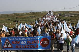 Manifestación en Corrubedo contra o Plano Acuícola a principios de novembro