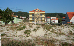 Chalets &aacute; beira das dunas en Fisterra, a p&eacute; do Espazo Natural Protexido da Costa da Morte