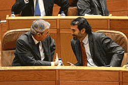 Touri&ntilde;o e Quintana falando no Parlamento