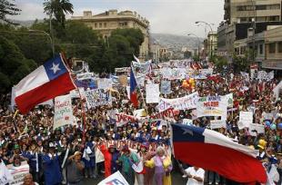 Os traballadores p&uacute;blicos marchan polas r&uacute;as do pa&iacute;s en protesta polos seus salarios