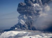 O volc&aacute;n island&eacute;s Eyjafjalla