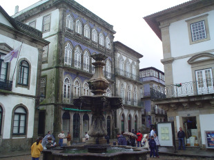 O punto de encontro &eacute; a Pra&ccedil;a da Rep&uacute;blica, perante a C&acirc;mara Municipal de Valen&ccedil;a do Minho, &aacute;s sete da tarde