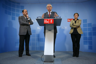 Emilio P&eacute;rez Touri&ntilde;o durante o anuncio da s&uacute;a dimisi&oacute;n como secretario xeral do PSdeG-PSOE