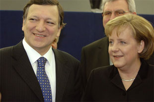 A chanceleresa alem&aacute;, Angela Merkel, co presidente da Comisi&oacute;n Europea, Dur&atilde;o Barroso