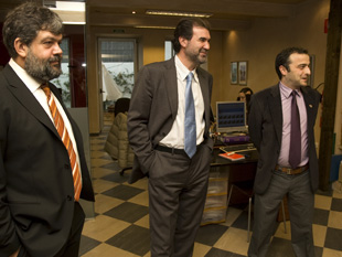 Anxo Quintana co editor de Vieiros, Lois Rodr&iacute;guez, e o director, Ram&oacute;n Vilar