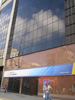 Sede principal do Banco Canarias. Caracas. Foto Xurxo Mart&iacute;nez Crespo