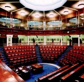 O Fianna F&aacute;il parte como favorito nas enquisas