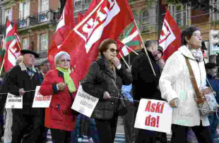 Mobilizaci&oacute;n en protesta polas detenci&oacute;ns / Imaxe: Deia