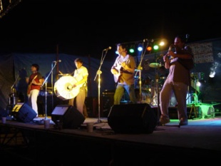 Compa&ntilde;&iacute;a do Ru&iacute;do - Galician punchi jaiteira