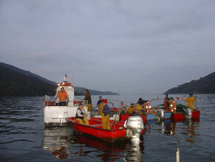 En maio de 2007 os mariscadores bot&aacute;ronse &aacute; r&iacute;a para impedir a entrada do gaseiro