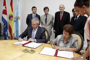 Sinatura do Acordo Marco de Cooperaci&oacute;n entre Cuba e Galiza coa ministra de Investimentos Extranxeiros de Cuba, Marta Lomas/ Foto: Xo&aacute;n Crespo